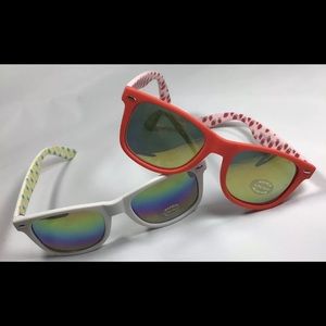 Set of 2 Fruity Sunglasses Strawberry/Pineapple